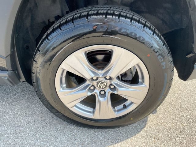 Used 2022 Toyota RAV4 XLE image 8