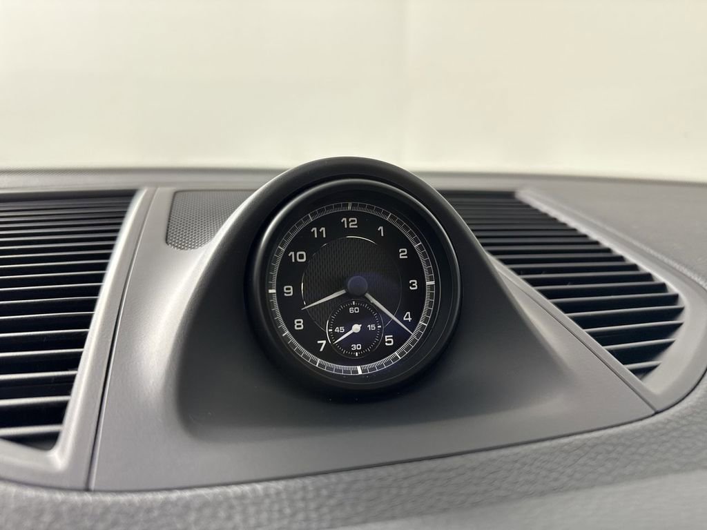 Certified 2025 Porsche Macan image 29