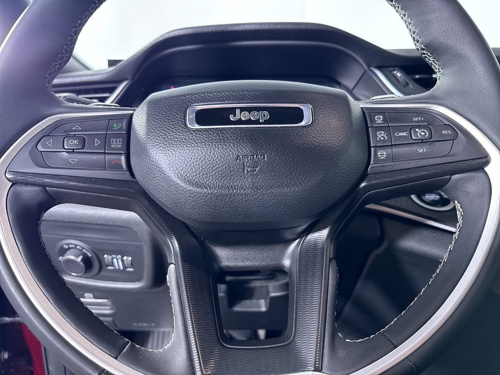 Used 2025 Jeep Grand Cherokee Altitude AWD/4WD image 23