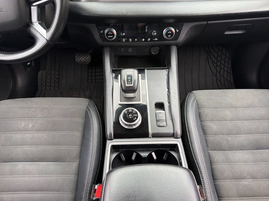 Used 2023 Mitsubishi Outlander SE FWD image 28