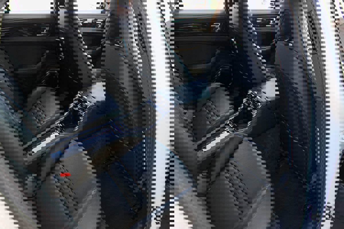 Used 2018 Porsche Panamera 4S image 26