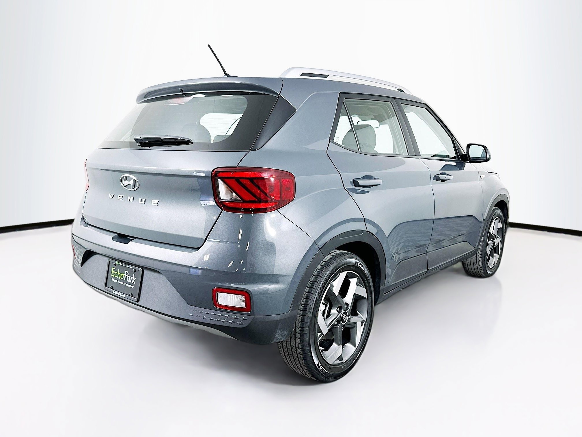 Used 2025 Hyundai Venue SEL image 9