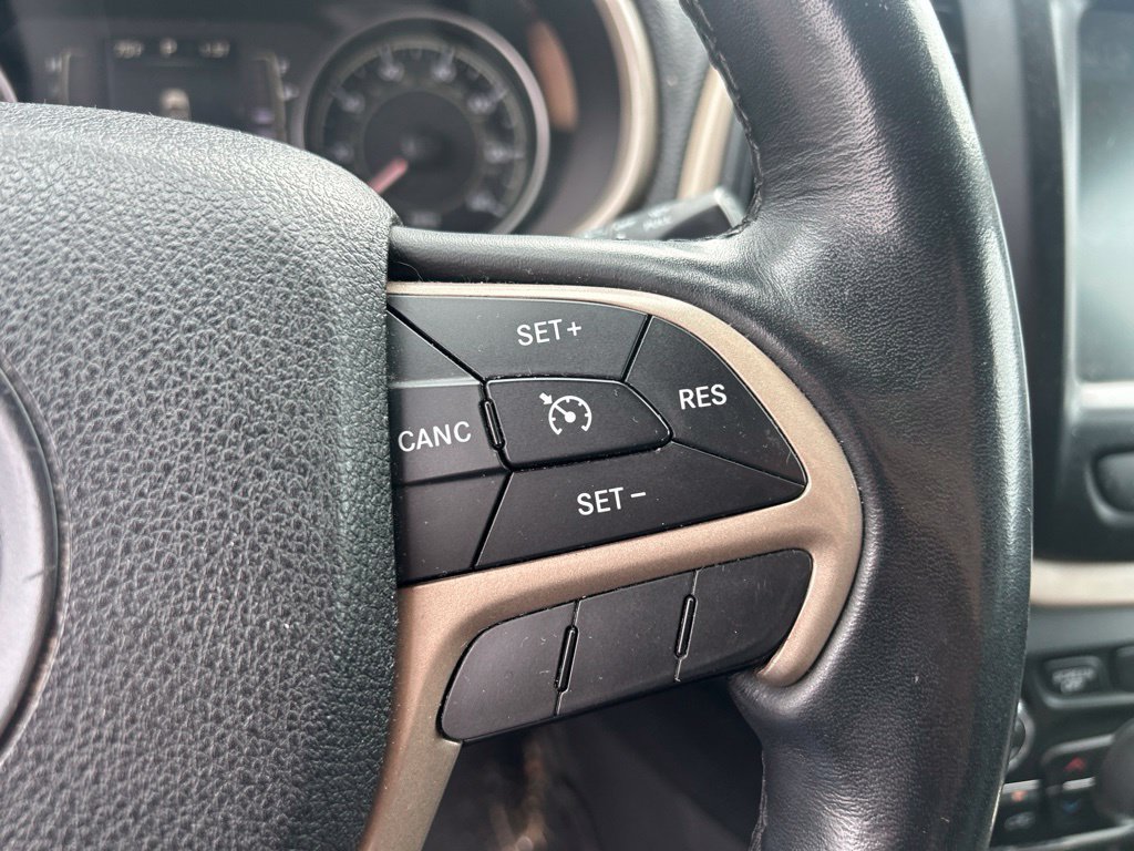 Used 2014 Jeep Cherokee Latitude w/ Comfort/Convenience Group AWD/4WD image 22