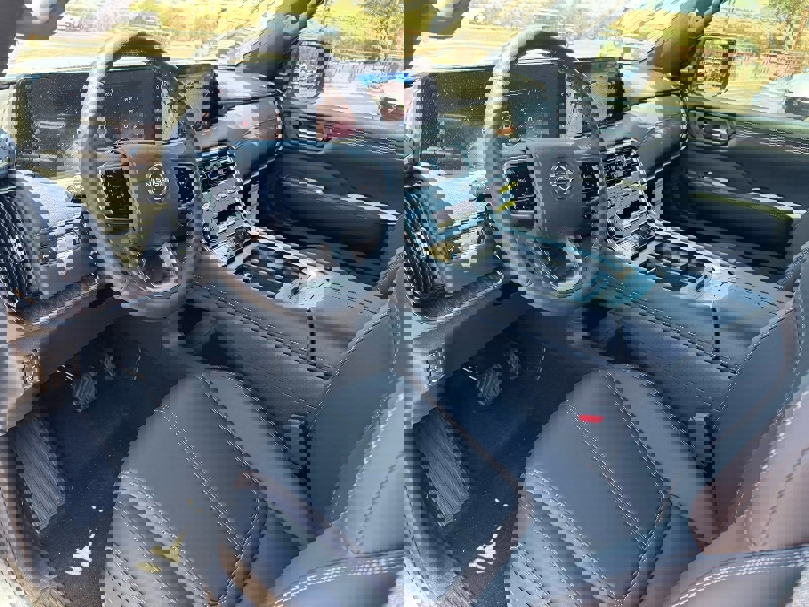 New 2025 Nissan Armada SL w/ Captain's Chari Seat Package image 10