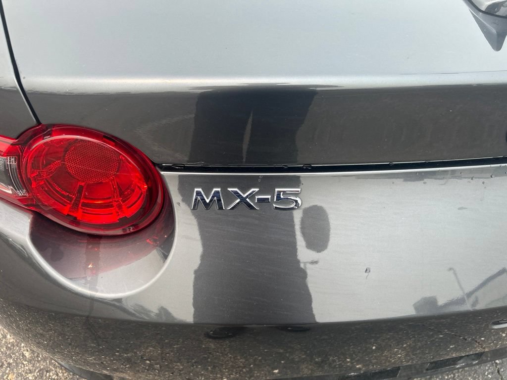 Used 2022 MAZDA MX-5 Miata RF Grand Touring RWD image 4