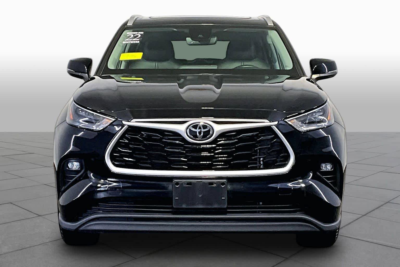 Used 2022 Toyota Highlander XLE AWD/4WD image 4