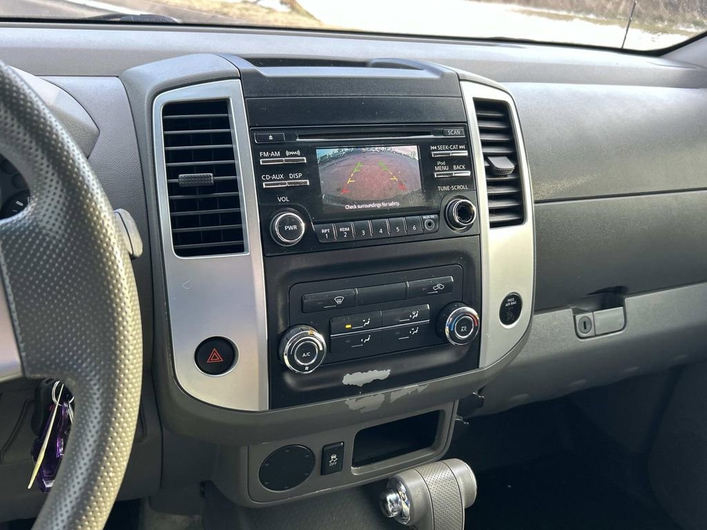 Used 2014 Nissan Frontier SV image 21