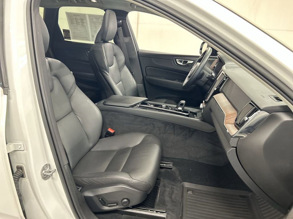Used 2023 Volvo XC60 B5 Plus w/ Climate Package AWD/4WD image 24