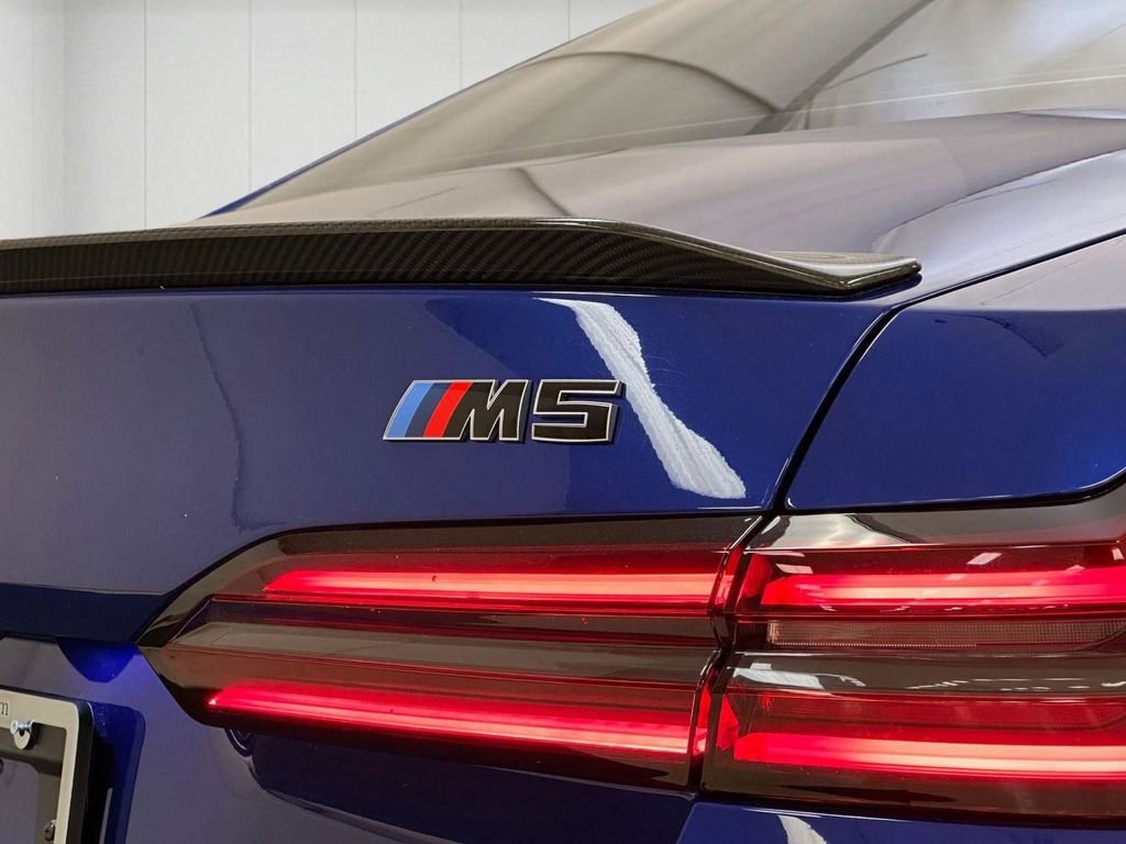 Used 2025 BMW M5 w/ Carbon Package image 8