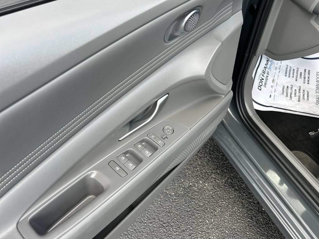 Used 2025 Hyundai Elantra Sport FWD image 10
