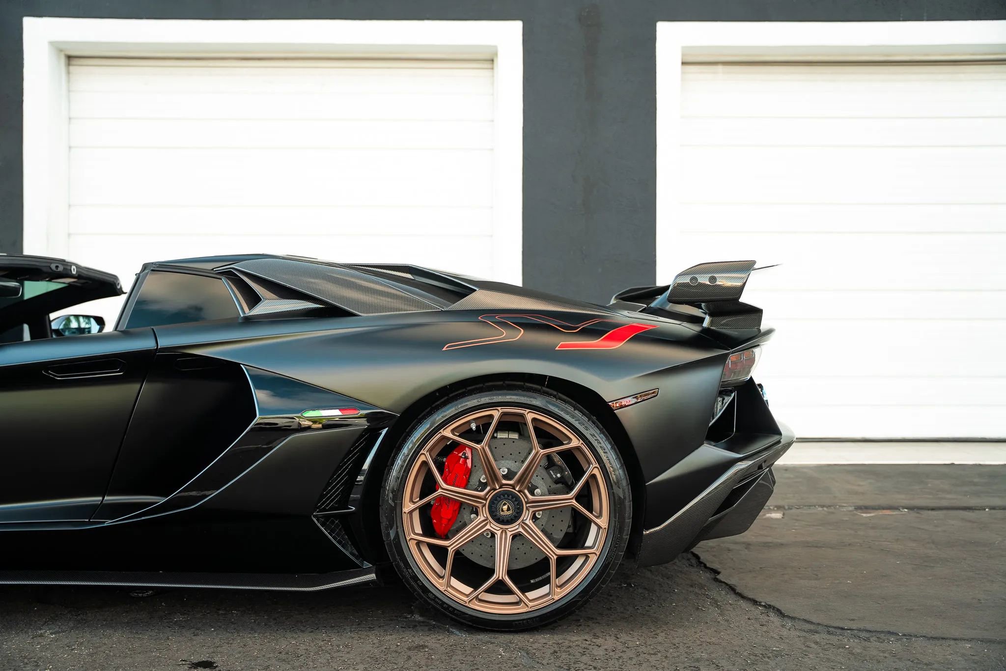 Used 2021 Lamborghini Aventador SVJ AWD/4WD image 9