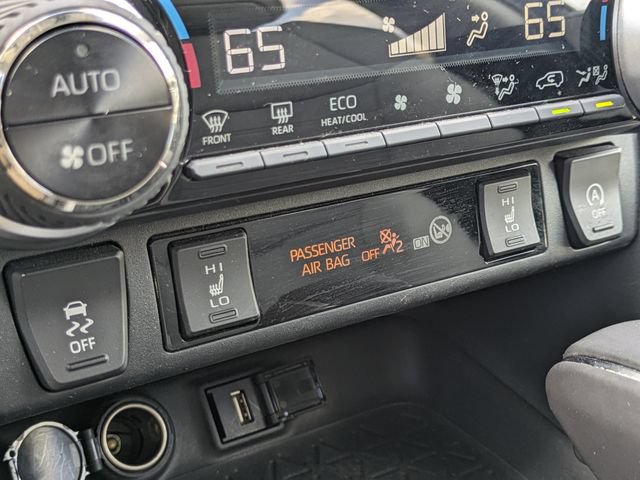 Used 2021 Toyota RAV4 XLE Premium FWD image 30