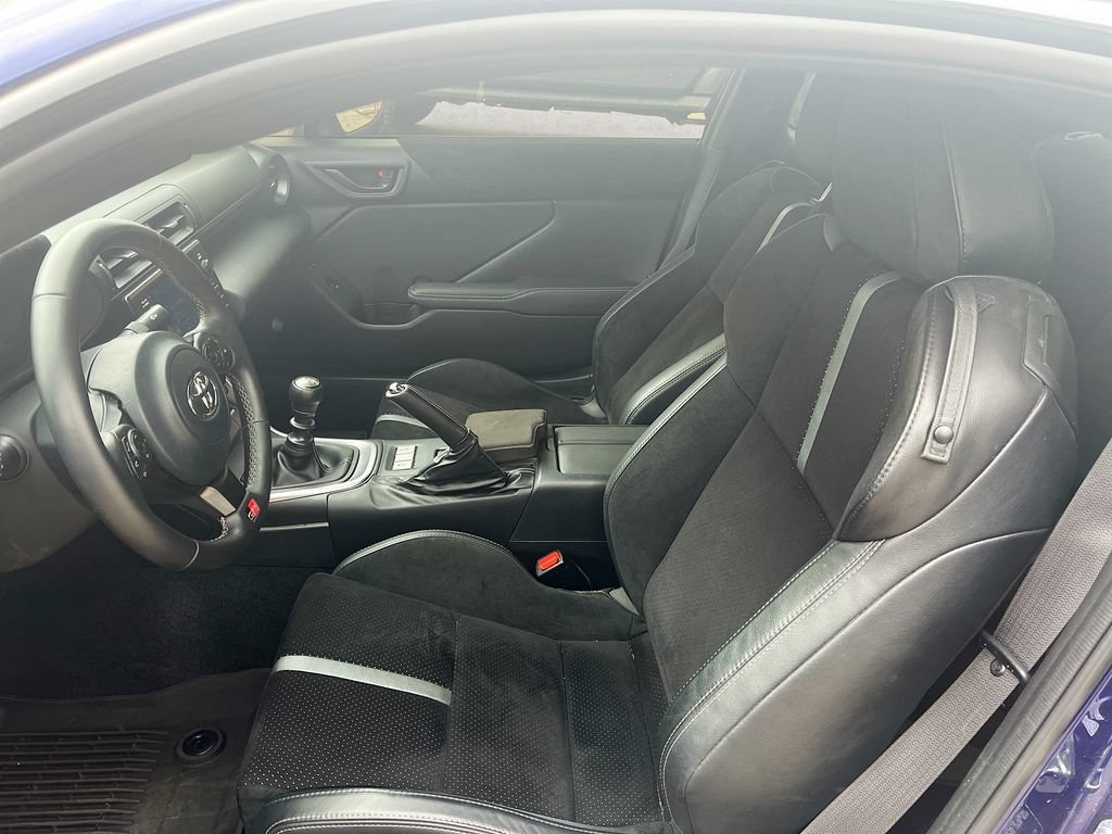 Used 2025 Toyota GR86 Premium RWD image 21