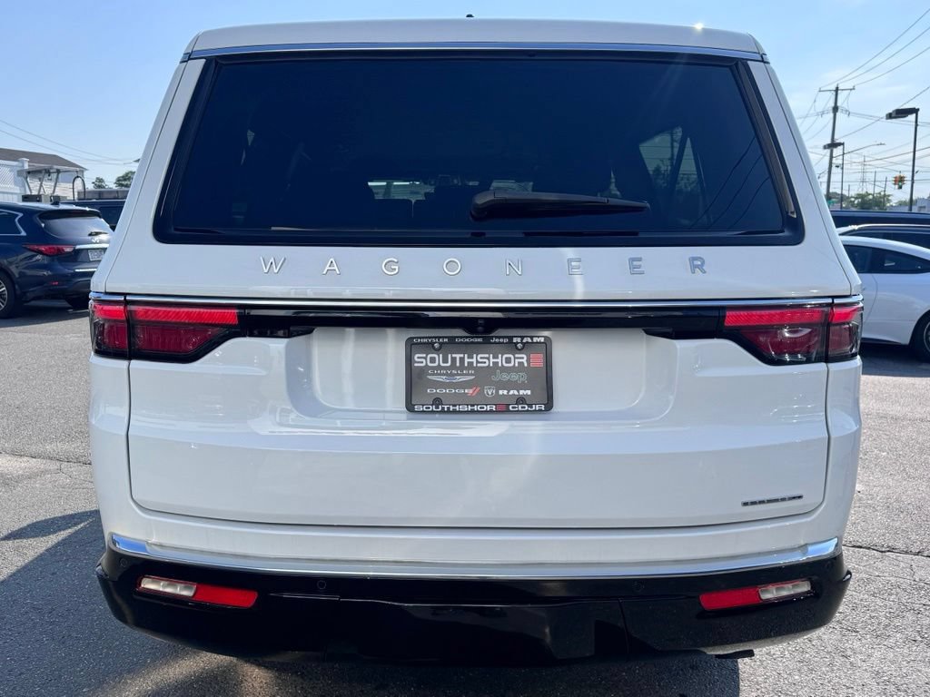 Used 2024 Jeep Wagoneer L Series II w/ Flexible Seating Group RWD image 6