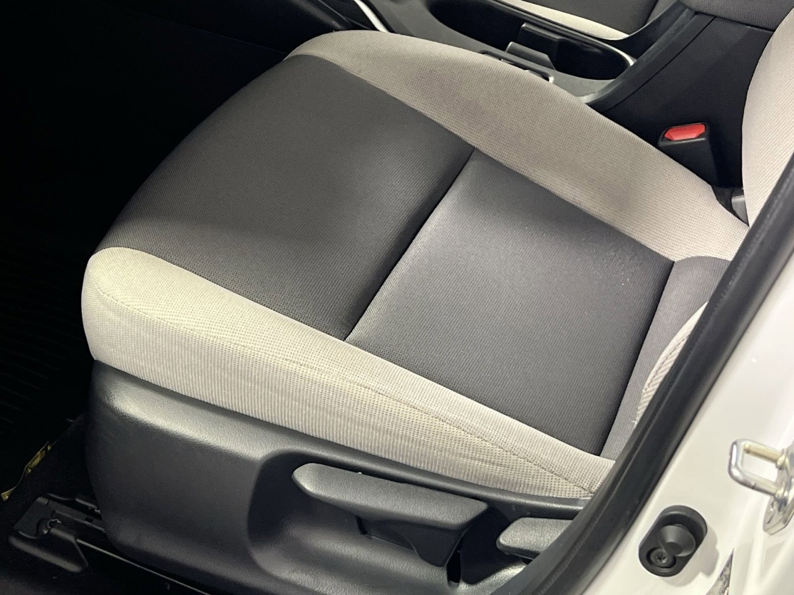 Used 2026 Toyota Corolla LE FWD image 15