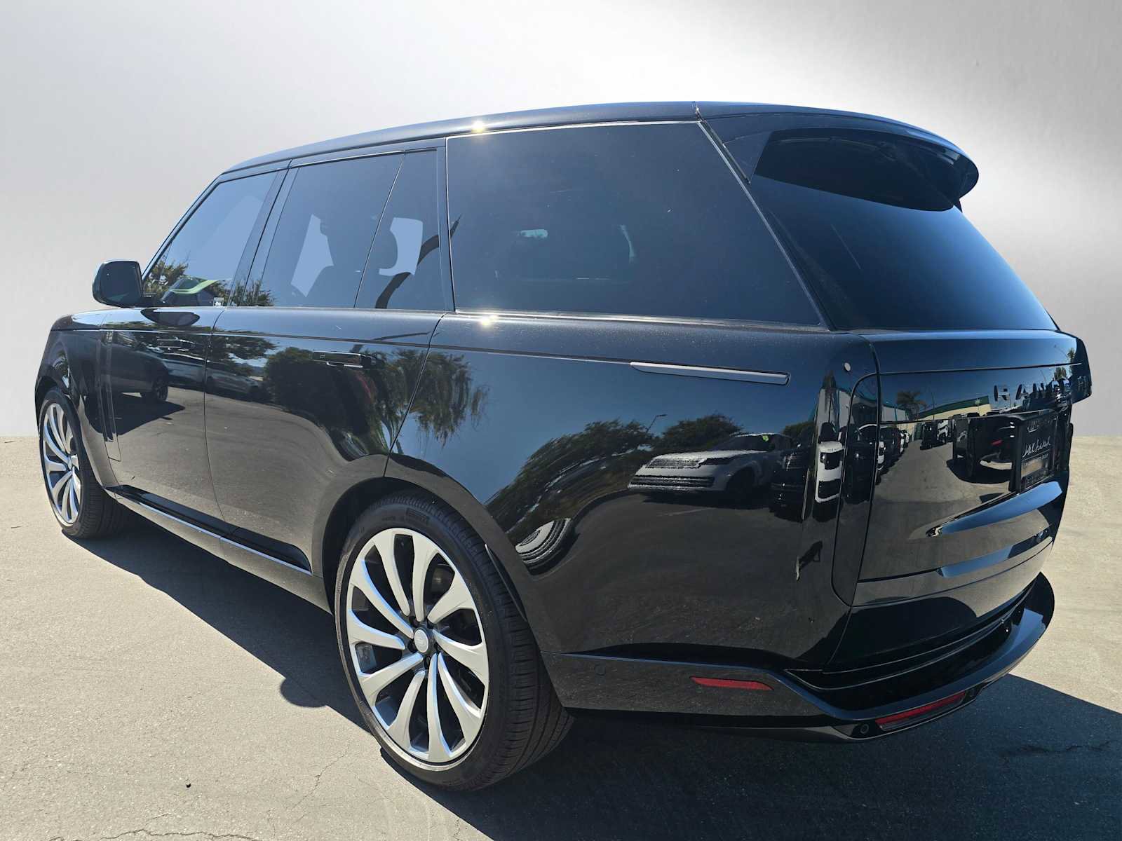 New 2025 Land Rover Range Rover SE image 5