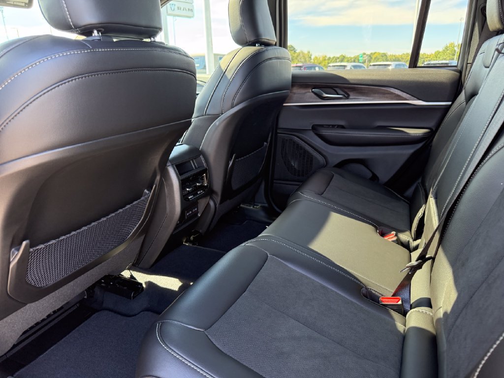 New 2027 Jeep Grand Cherokee Altitude RWD image 22
