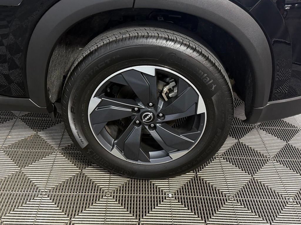 Used 2025 Nissan Rogue SV FWD image 11