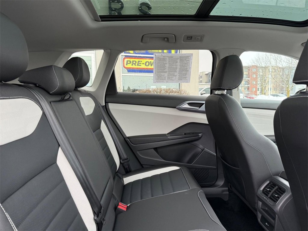 Certified 2025 Volkswagen Taos SEL image 10