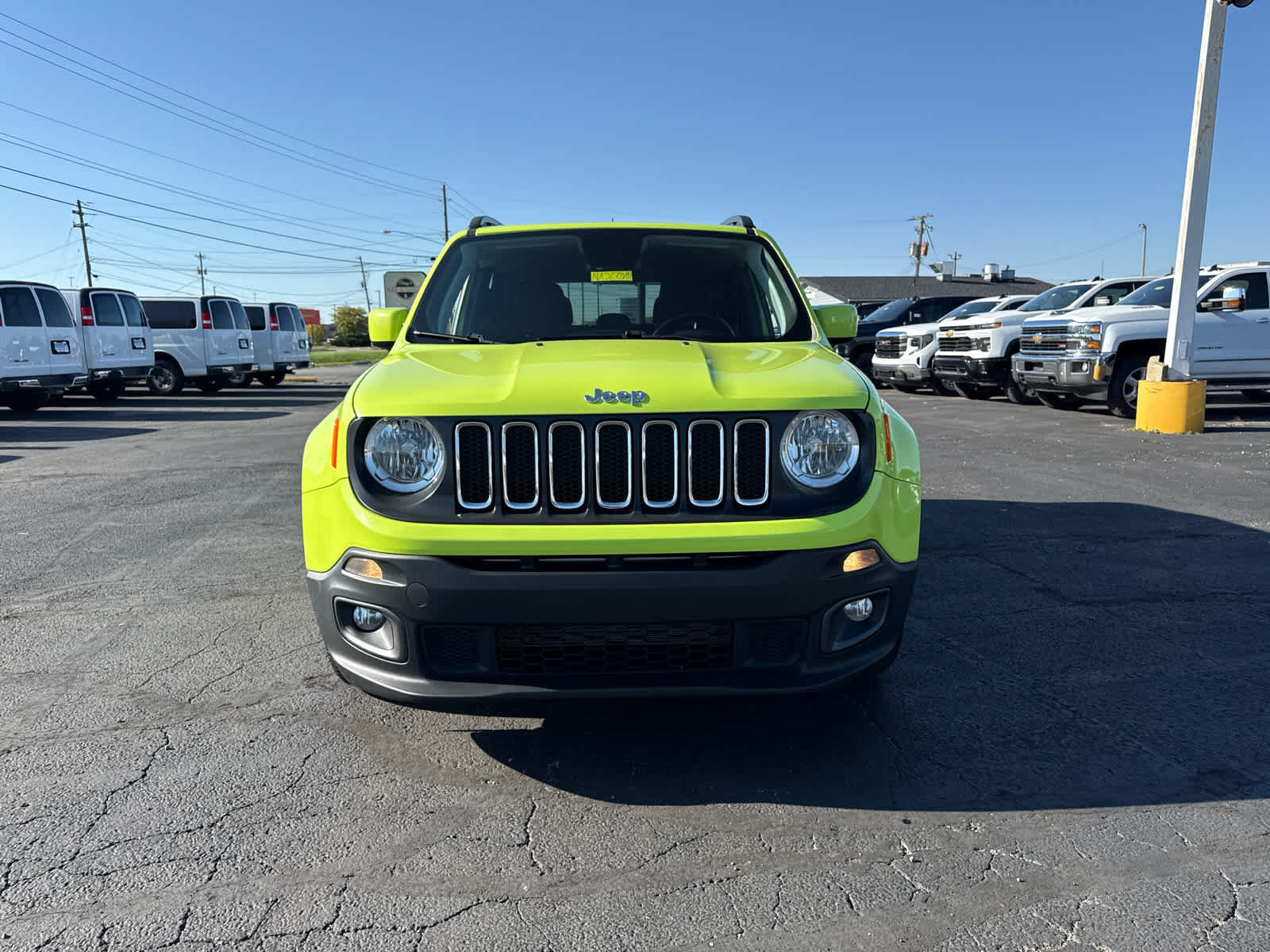 Used 2018 Jeep Renegade Latitude w/ Cold Weather Group FWD image 8