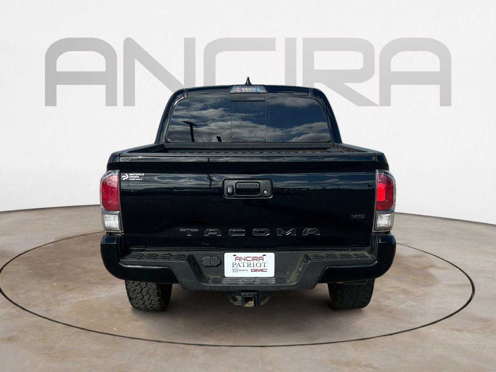 Used 2023 Toyota Tacoma TRD Sport w/ Black Out Package (TMS) image 9