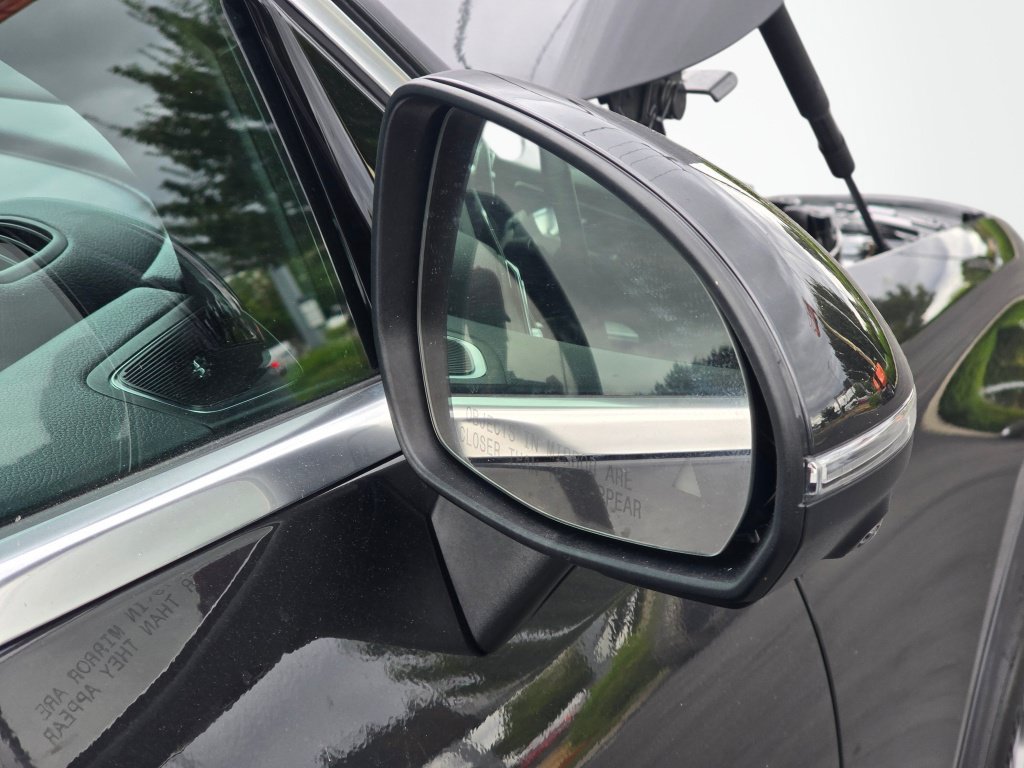 Used 2025 Mercedes-Benz GLC 300 4MATIC image 29