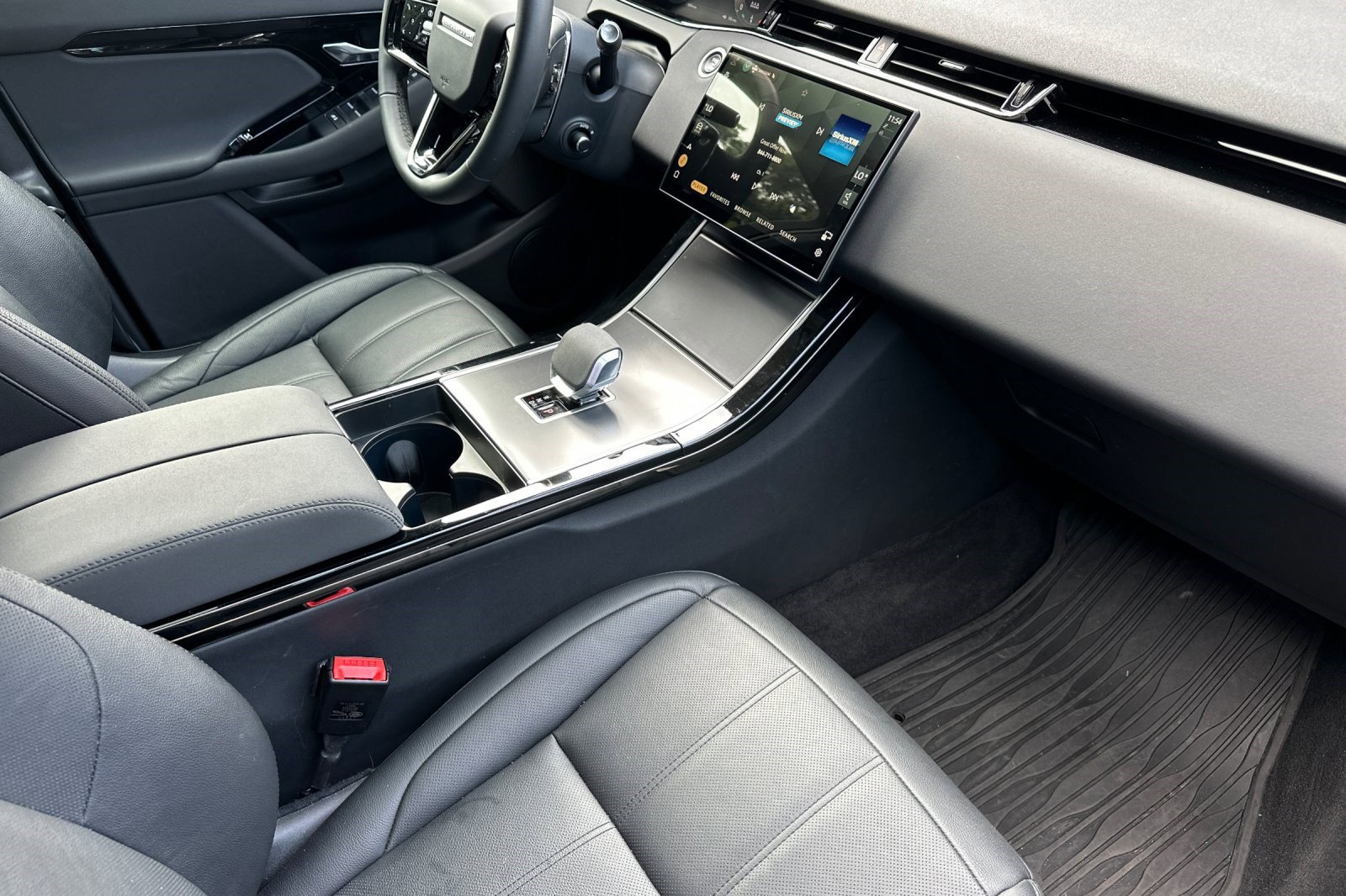 Used 2024 Land Rover Range Rover Evoque Dynamic SE image 32