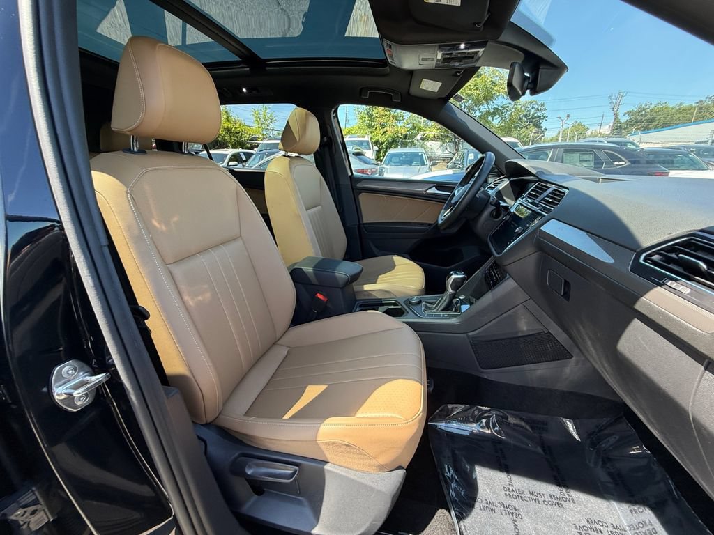 Used 2023 Volkswagen Tiguan SE w/ Panoramic Sunroof Package AWD/4WD image 28