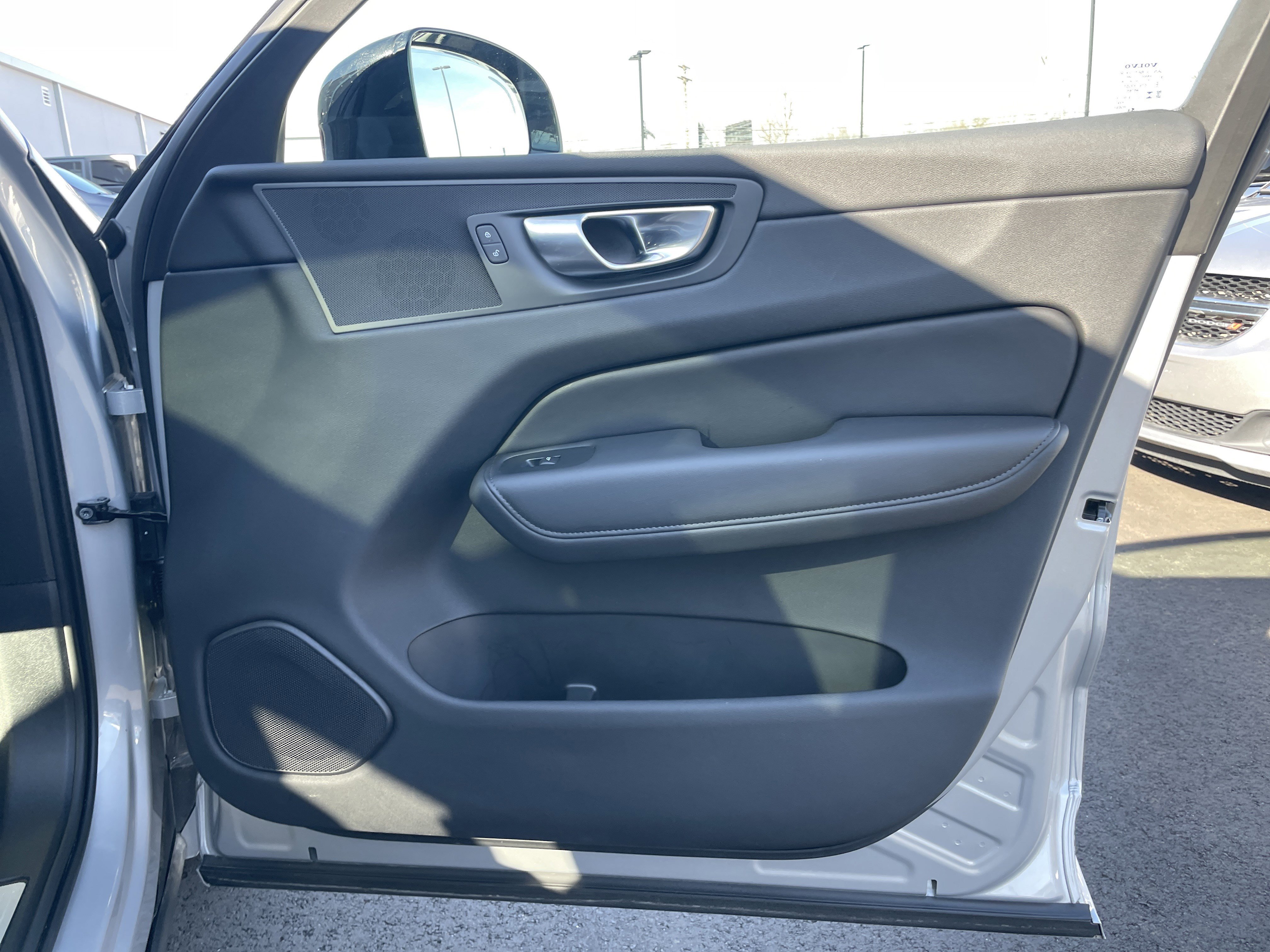 Used 2025 Volvo XC60 B5 Plus image 10