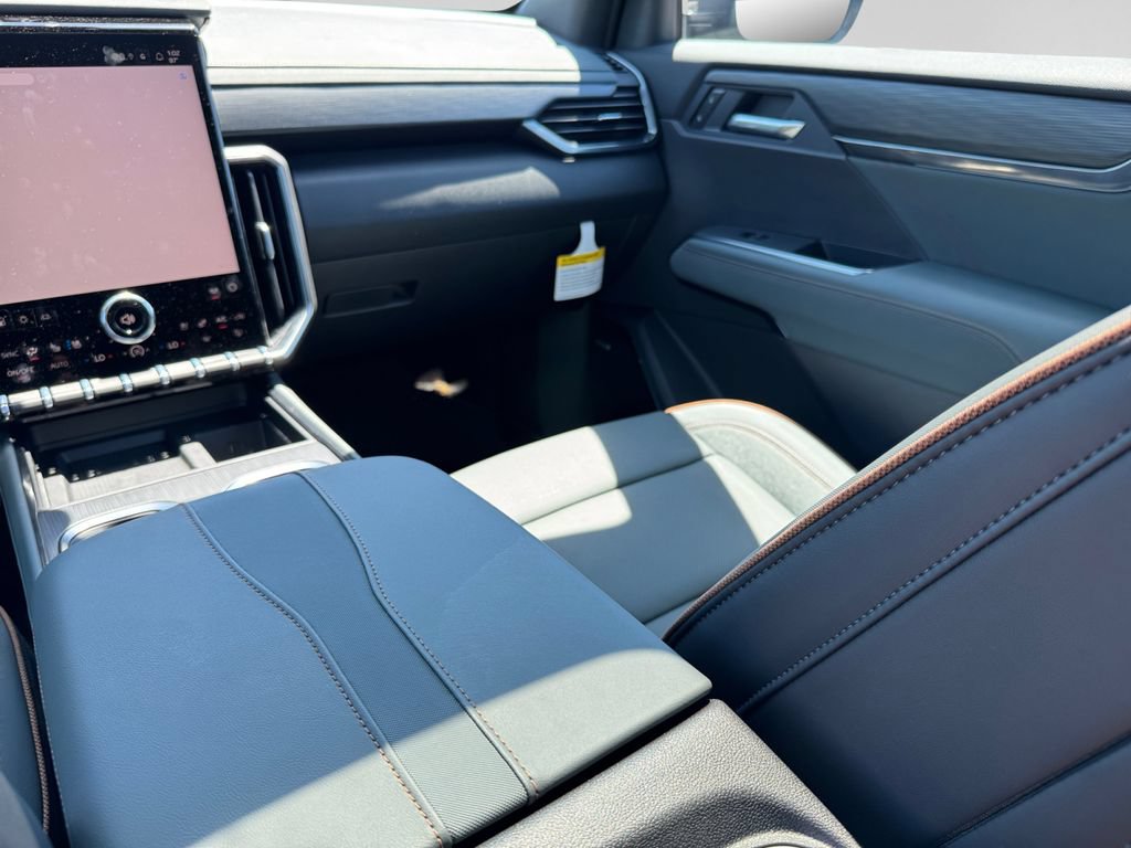 New 2026 GMC Acadia AT4 w/ Luxury Package AWD/4WD image 23
