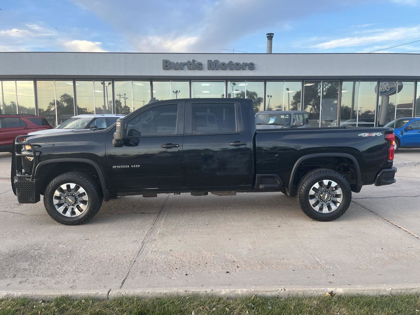 Used 2022 Chevrolet Silverado 2500 Custom w/ Custom Value Package image 1