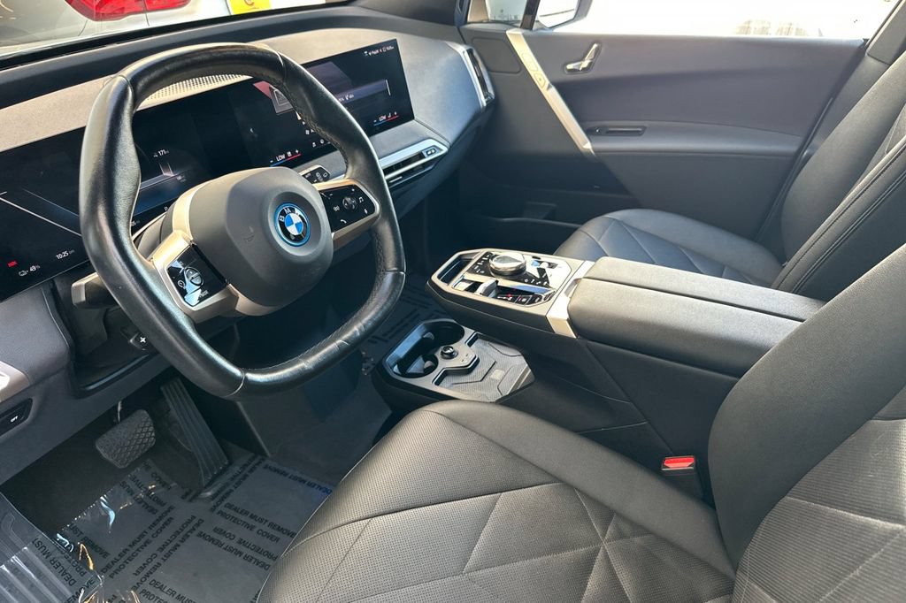 Used 2024 BMW iX xDrive50 w/ Sport Package AWD/4WD image 9