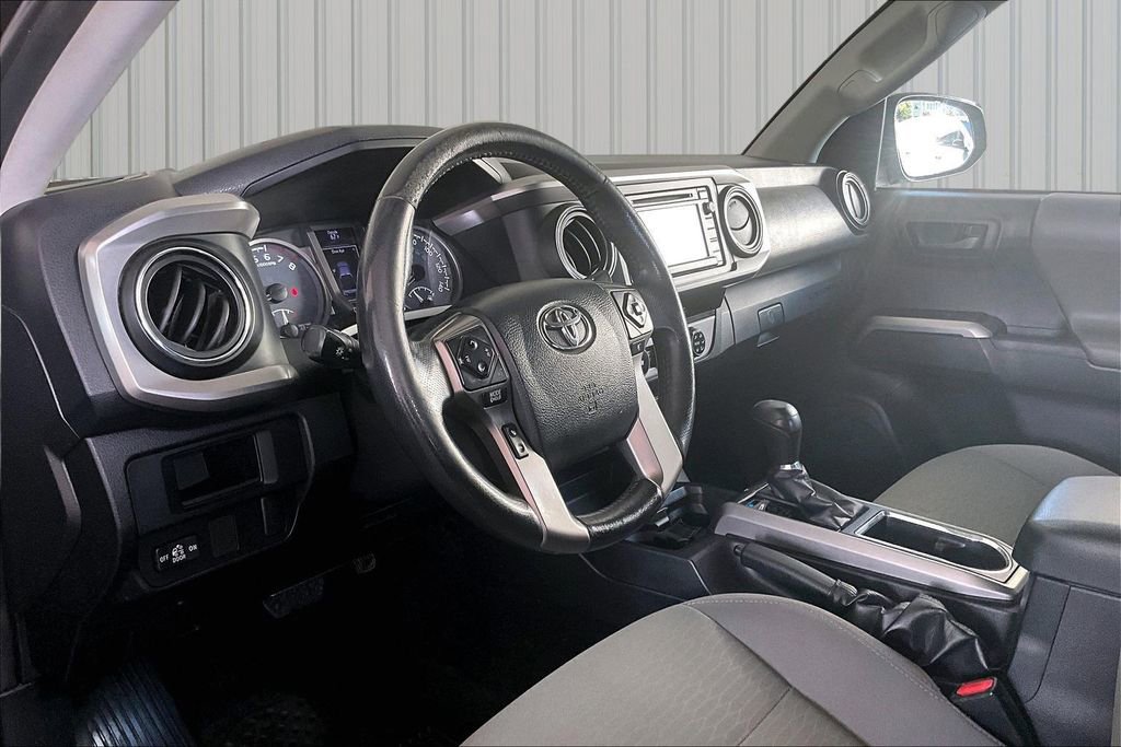 Used 2017 Toyota Tacoma SR5 w/ Tow Package AWD/4WD image 4