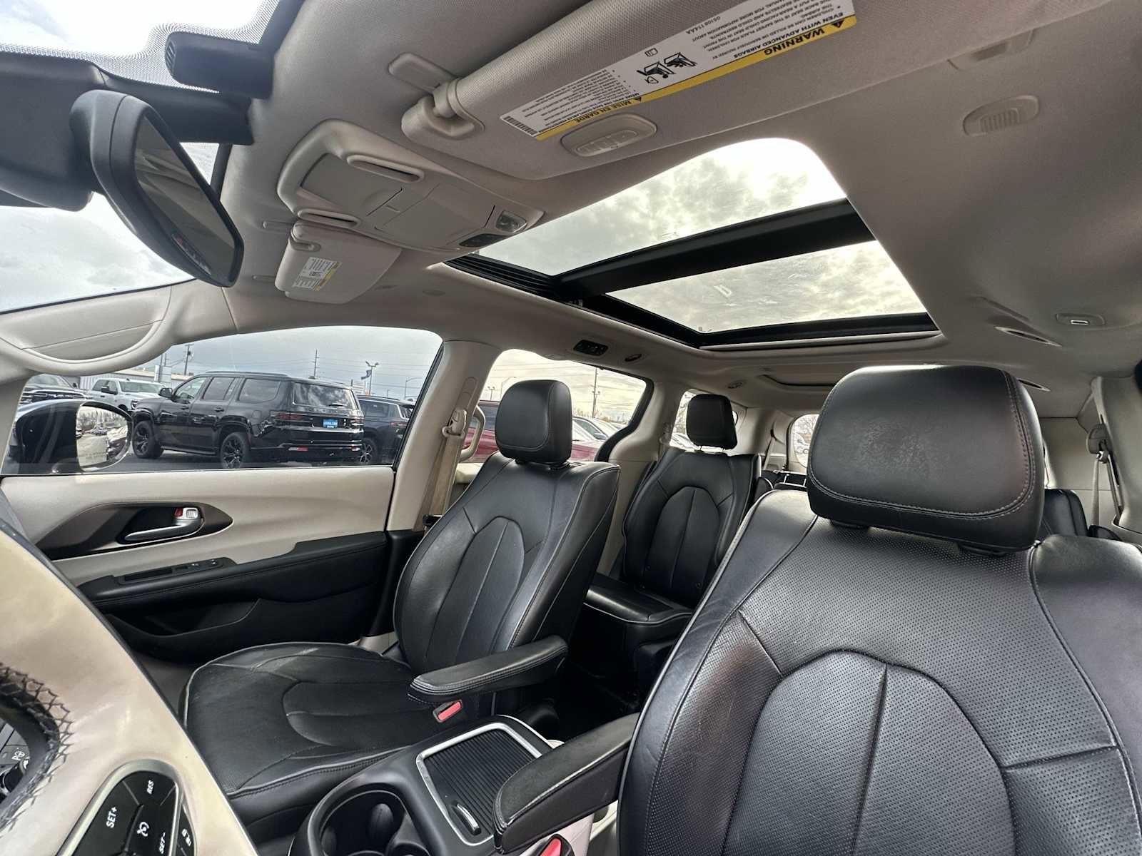 Used 2018 Chrysler Pacifica Limited w/ Advanced Safetytec Group image 16