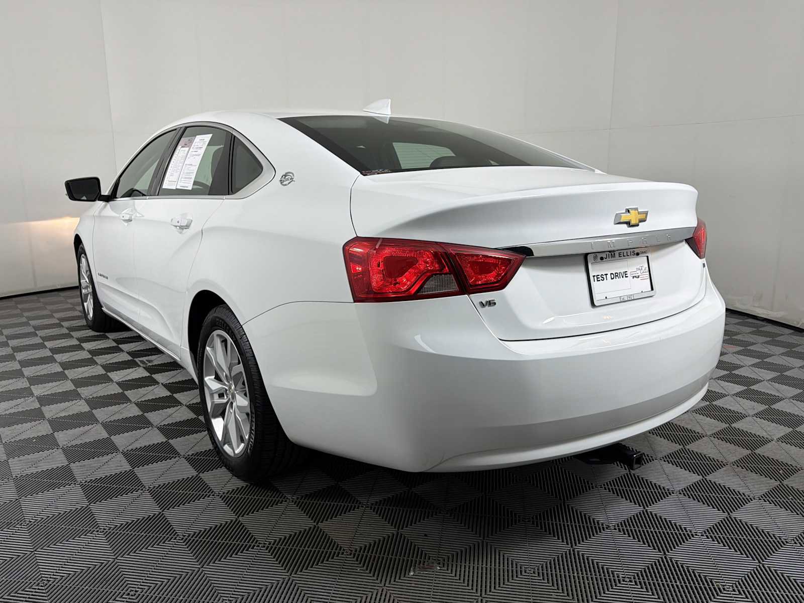 Used 2019 Chevrolet Impala LT FWD image 4