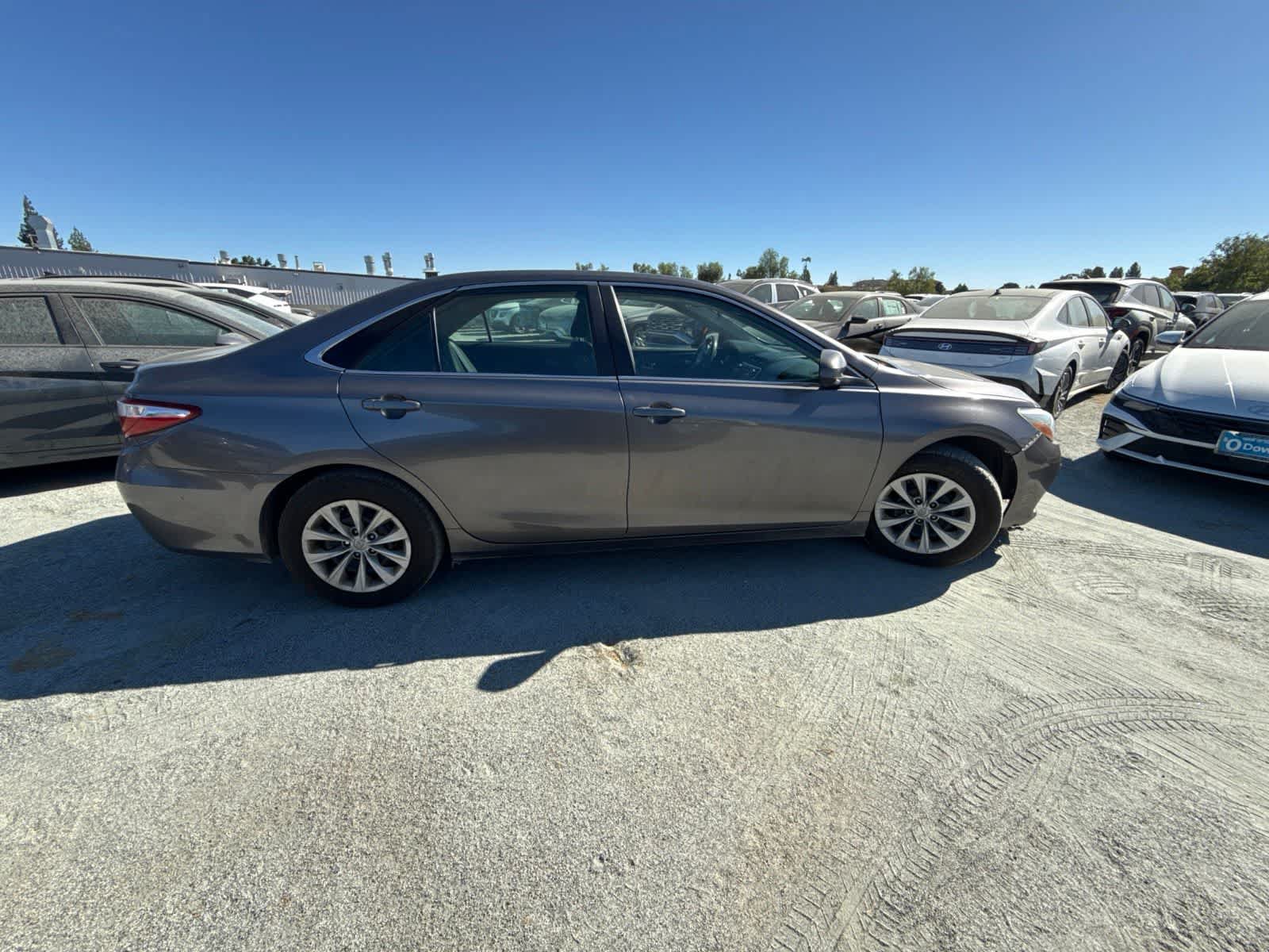 Used 2015 Toyota Camry LE FWD image 3