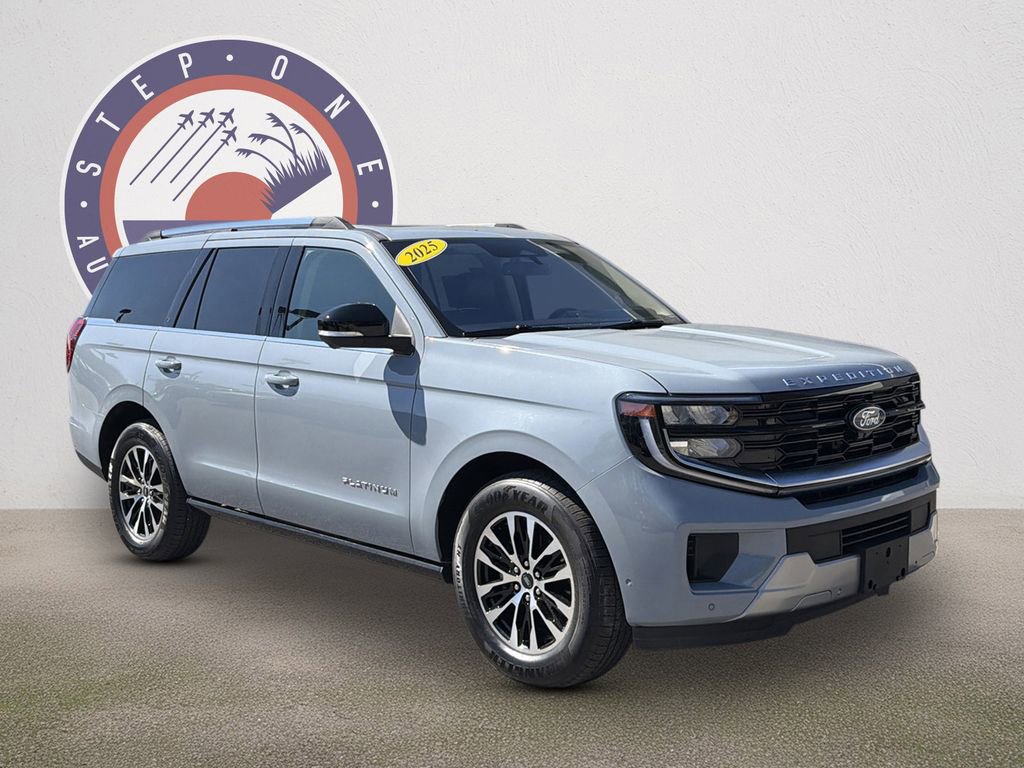 Used 2025 Ford Expedition Platinum image 2