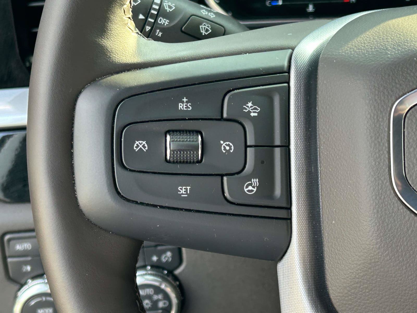 Used 2025 GMC Sierra 2500 SLT w/ SLT Premium Package AWD/4WD image 21