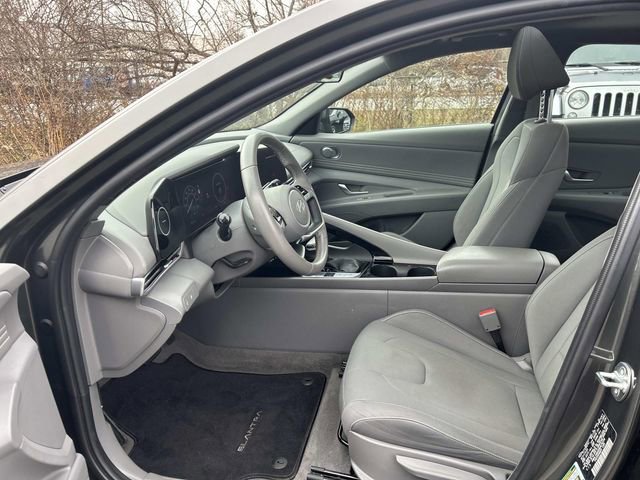 Used 2024 Hyundai Elantra SEL w/ Convenience Package image 9
