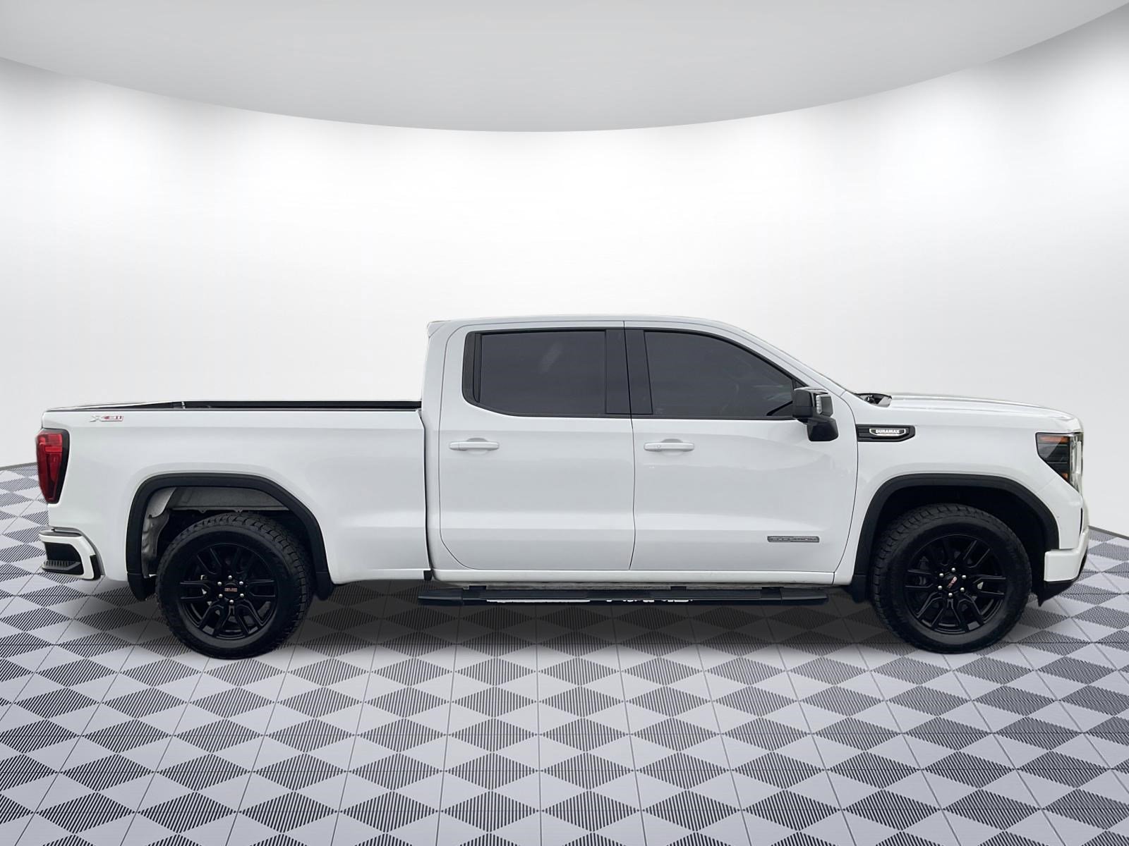 Used 2022 GMC Sierra 1500 Elevation w/ Elevation Premium Package AWD/4WD image 2