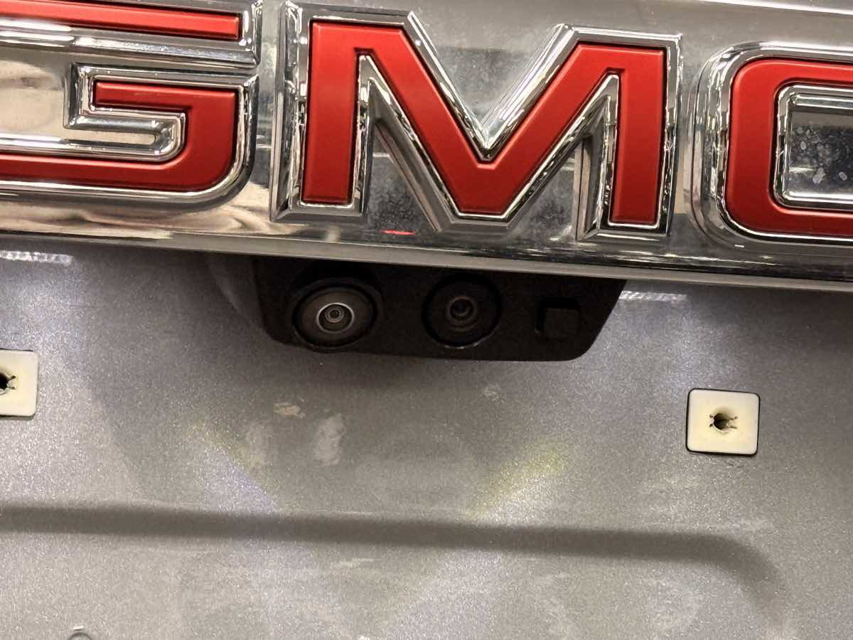 Used 2023 GMC Acadia Denali w/ Denali Technology Package FWD image 17