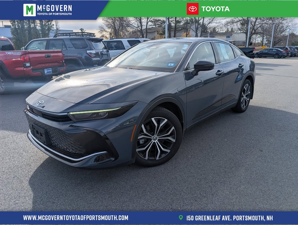 Used 2025 Toyota Crown XLE image 1