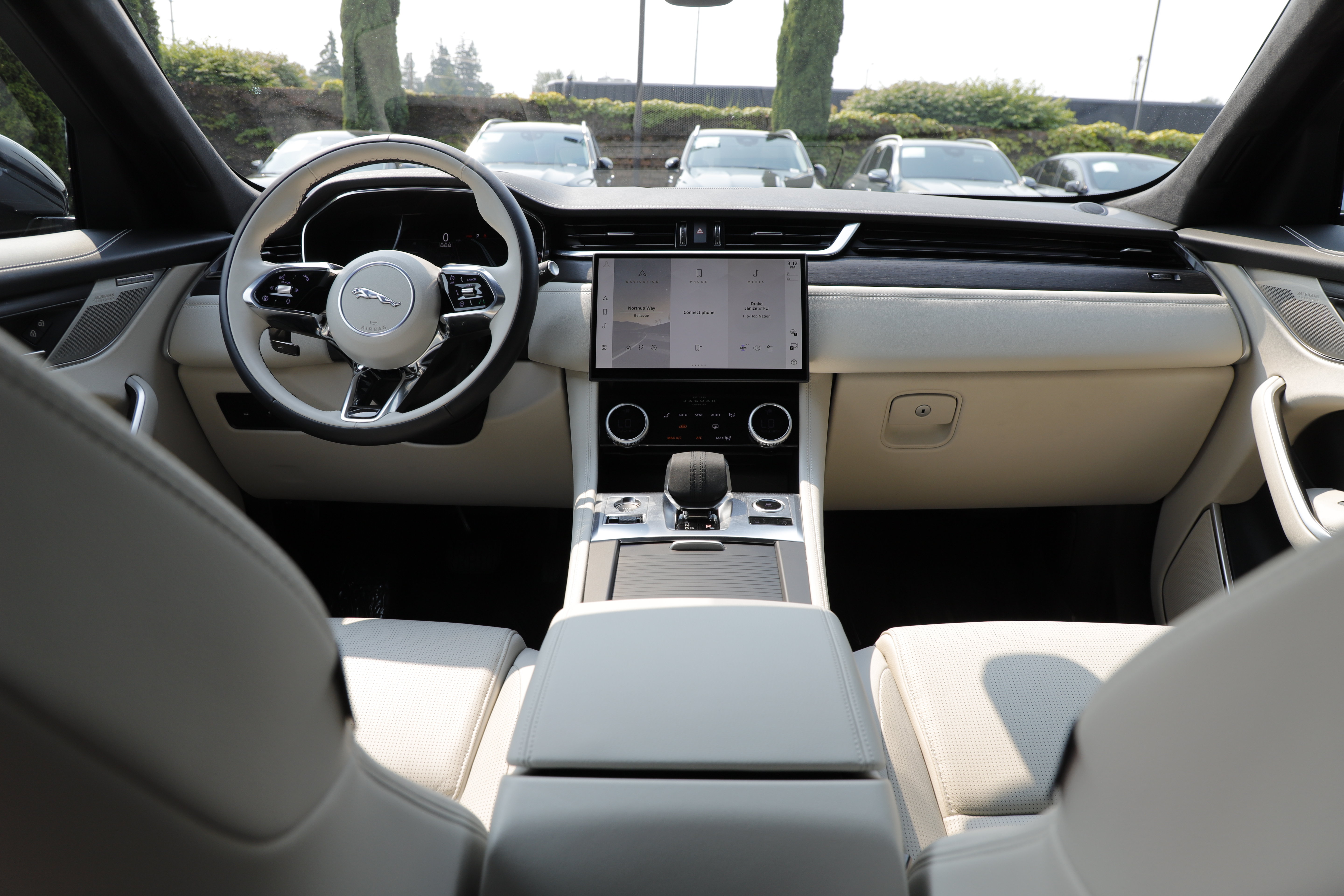 Certified 2026 Jaguar F-PACE R-Dynamic S AWD/4WD image 15