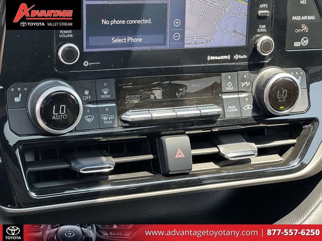 Certified 2021 Toyota Highlander XLE AWD/4WD image 35