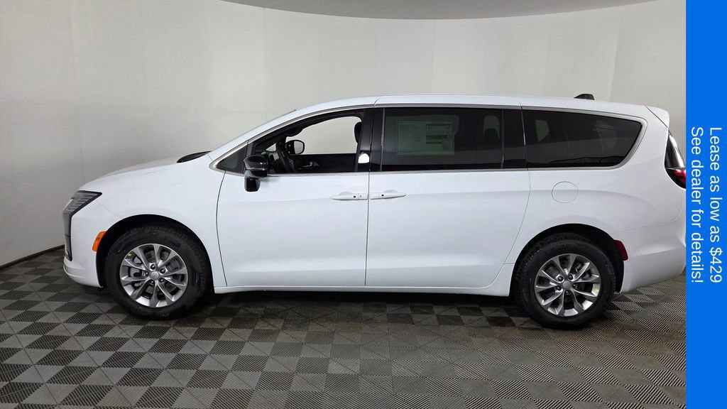 New 2027 Chrysler Pacifica Select AWD/4WD image 4