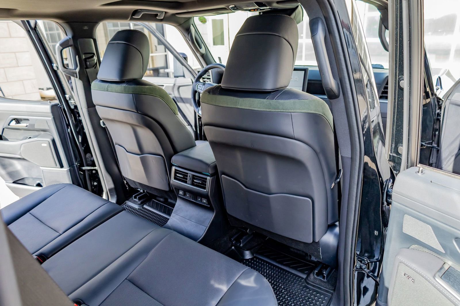 Used 2024 Lexus GX 550 AWD/4WD image 32