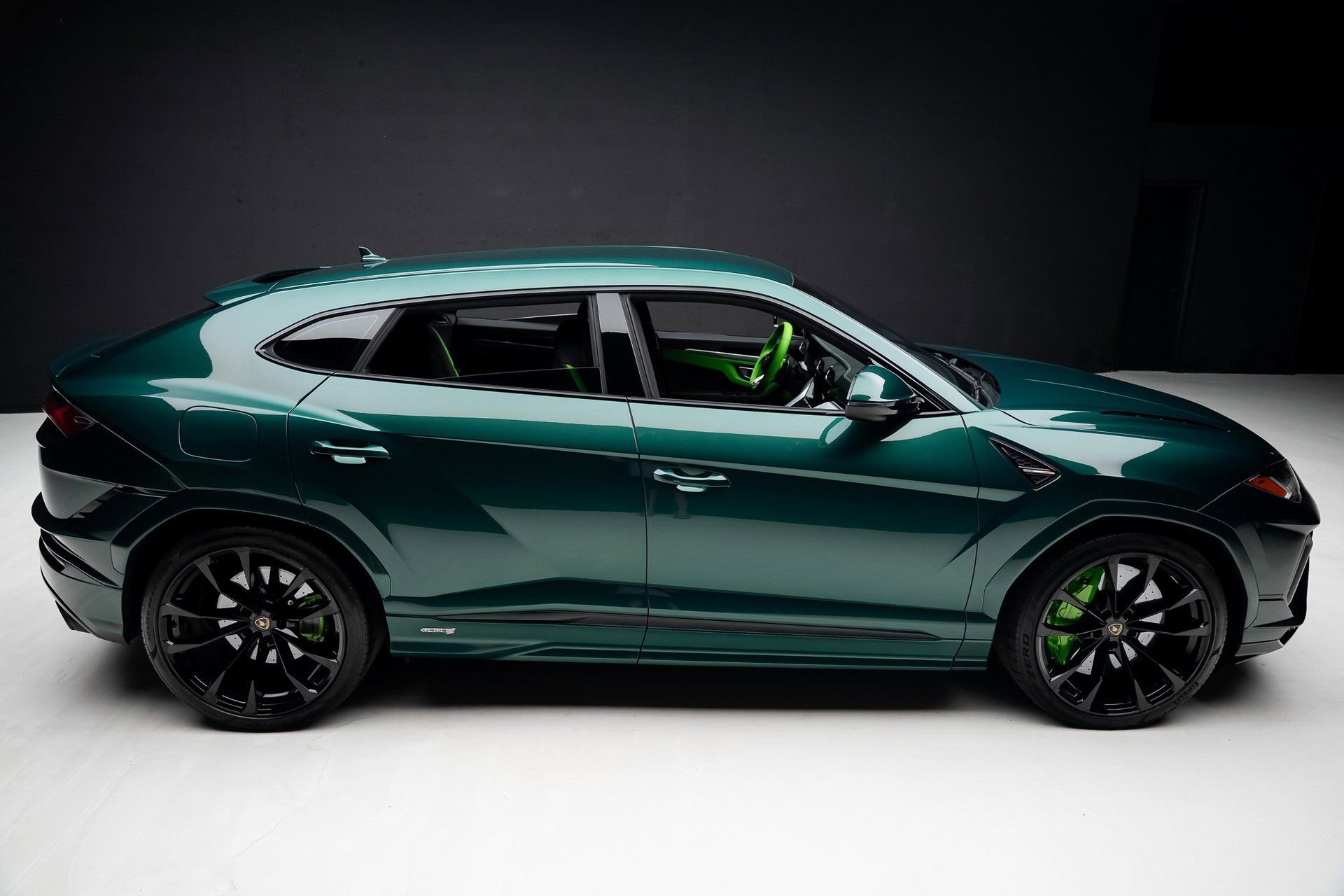 Used 2024 Lamborghini Urus S AWD/4WD image 35