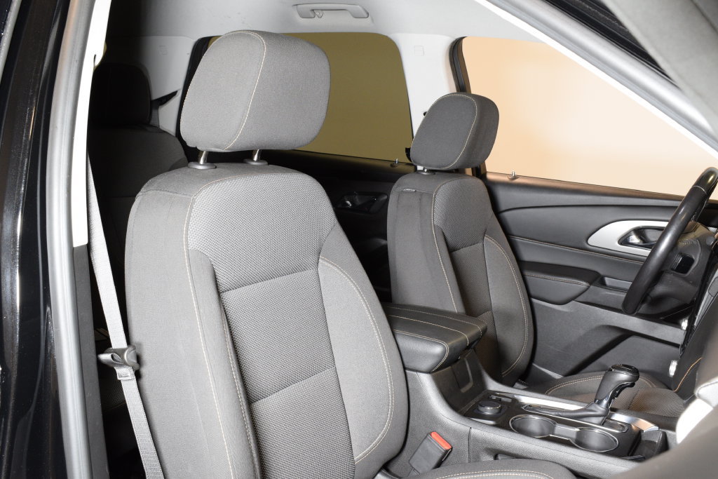 Used 2018 Chevrolet Traverse LT FWD image 32