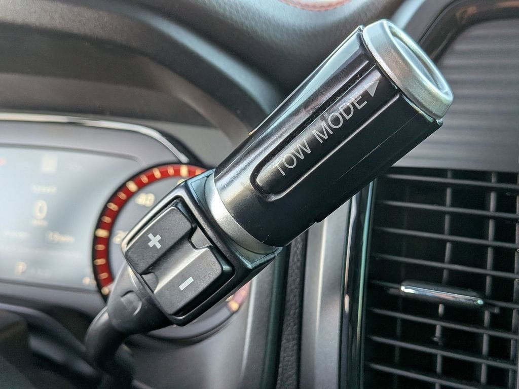Used 2021 Nissan Titan PRO-4X w/ Pro-4x Convenience Package image 32