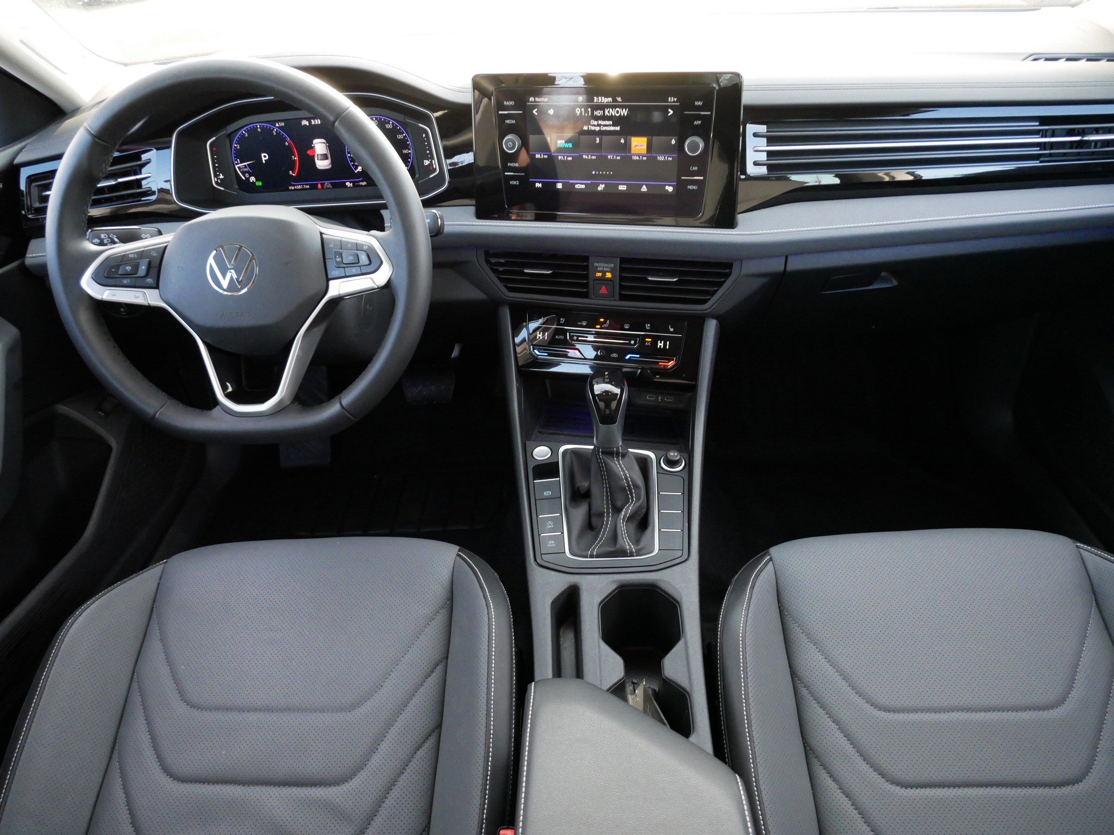 Certified 2025 Volkswagen Jetta SEL image 10